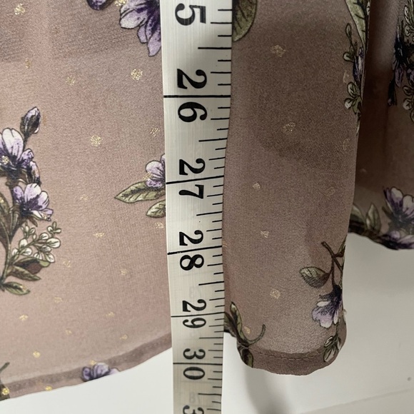 Torrid Floral Ruffle SheerTan with Gold Dots Top  Sz 3X - Picture 6 of 10